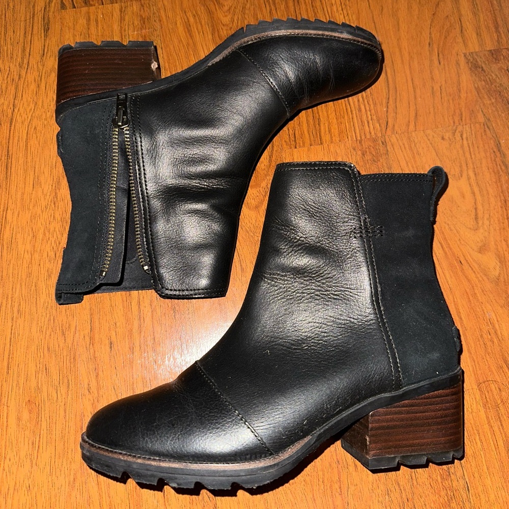 Sorel Leather Chelsea Boots
